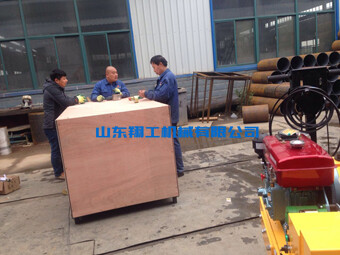 山東翔工機(jī)械小型壓路機(jī)發(fā)貨現(xiàn)場(chǎng)忙！