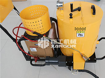 翔工瀝青灌縫機打造競爭優(yōu)勢，在養(yǎng)護設(shè)備市場中脫穎而出