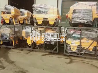 翔工機(jī)械一批小型壓路機(jī)包裝好，成功出口到國(guó)外