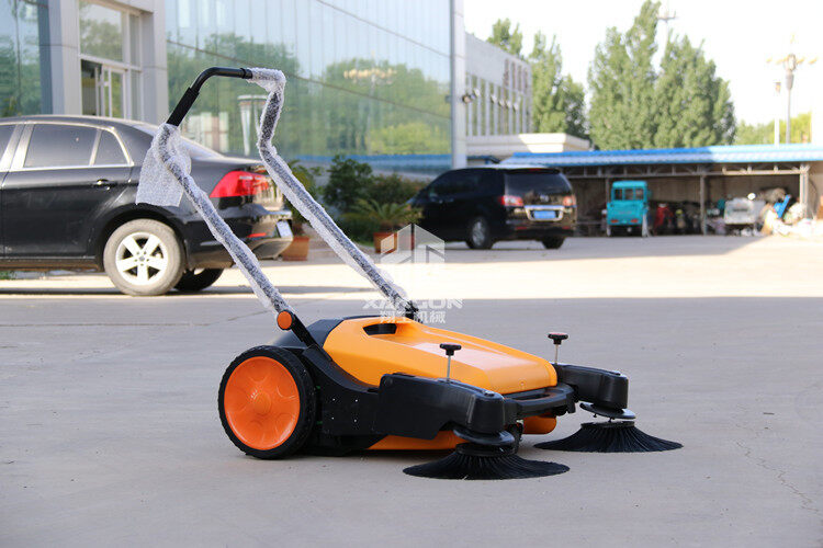 過來人：手推式掃地機這么做，比電動掃地車都值！