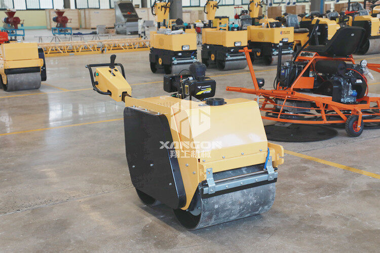 壓路機(jī)前面的大滾筒，里面到底裝著什么？