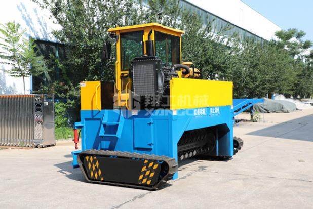 翻堆機對物料均勻翻堆攏堆，也可疏松